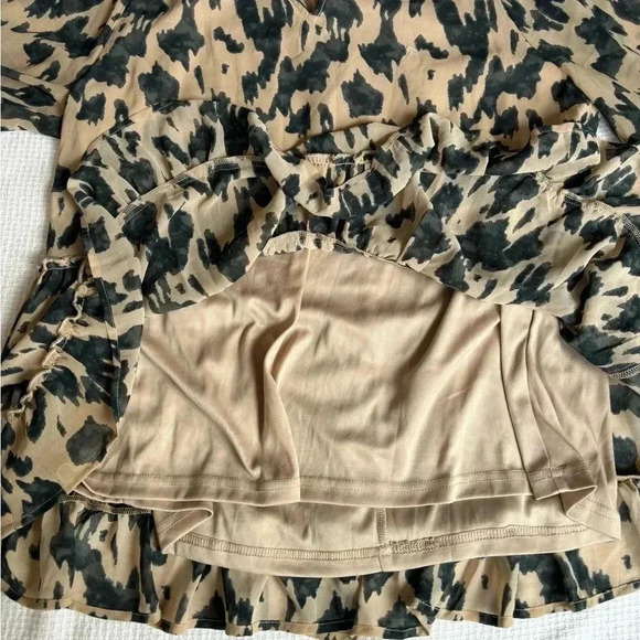 Entro Blouse M Animal Print Oversized Flounce Flutter Tired Feminine Flowy - Picture 5 of 11